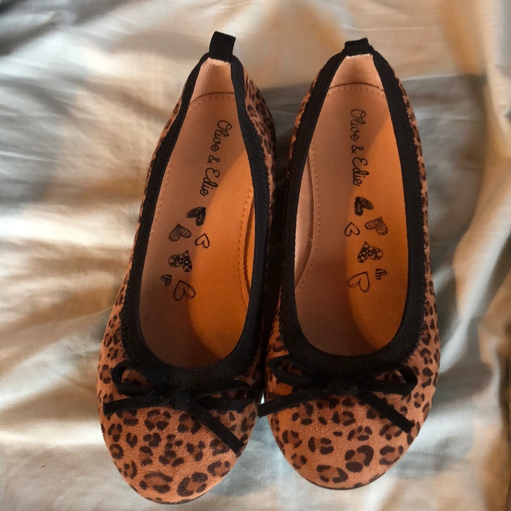 Gently used animal print shoe size 1